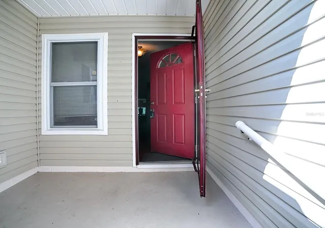 Photo 4 of Single family home for sale at 32543 Oak Park Dr, Leesburg, FL 34748 | MLS# G5118618 | Listing updated on 2026-10-13