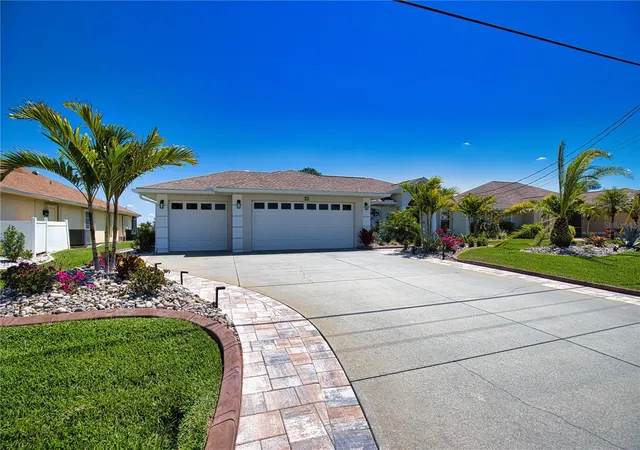Photo 1 of Single family home for sale at 22 Medalist Ct, Rotonda West, FL 33947 | MLS# D6149026 | Listing updated on 2026-10-08