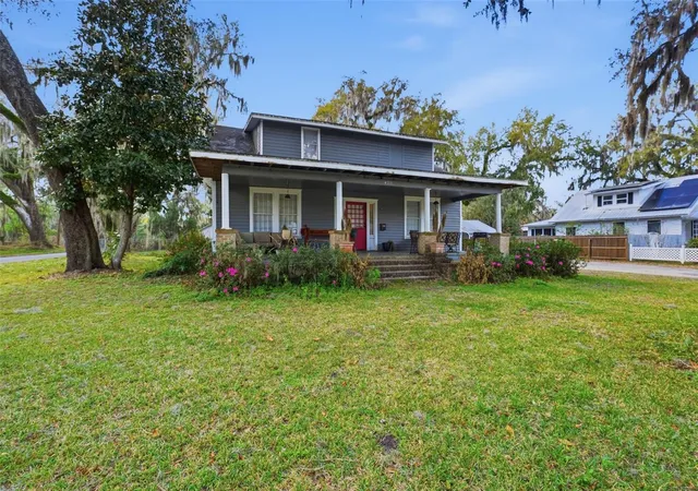 Photo 3 of Single family home for sale at 420 Pine St, Crescent City, FL 32112 | MLS# V4951655 | Listing updated on 2026-10-05