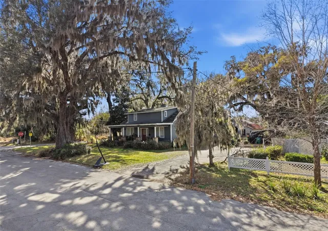 Photo 3 of Single family home for sale at 420 Pine St, Crescent City, FL 32112 | MLS# V4951655 | Listing updated on 2026-10-05