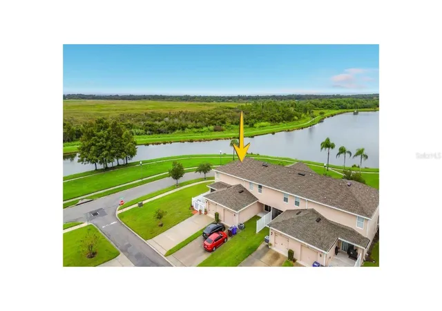 Photo 2 of Townhouse for sale at 4800 Riverwalk Dr, Saint Cloud, FL 34771 | MLS# S5158866 | Listing updated on 2026-10-08