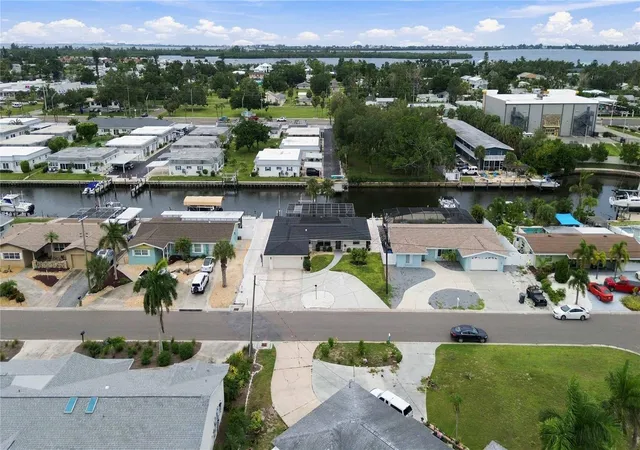 Photo 25 of Single family home for sale at 9911 Royal Palm Dr, BRADENTON, FL 34210 | MLS# A4708445 | Listing updated on 2026-10-06