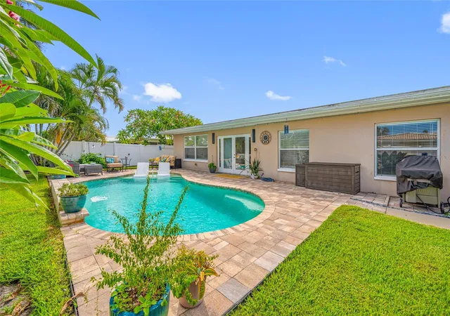Photo 2 of Single family home for sale at 14921 Sovereign Dr, Largo, FL 33774 | MLS# TB8554807 | Listing updated on 2026-10-07