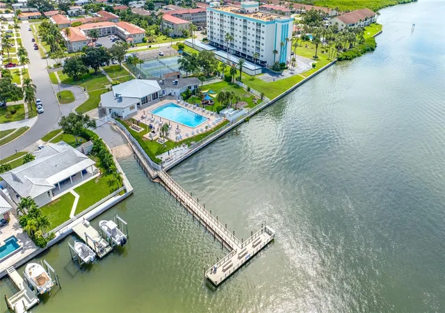 Photo 4 of Single family home for sale at 14921 Sovereign Dr, Largo, FL 33774 | MLS# TB8554807 | Listing updated on 2026-10-07