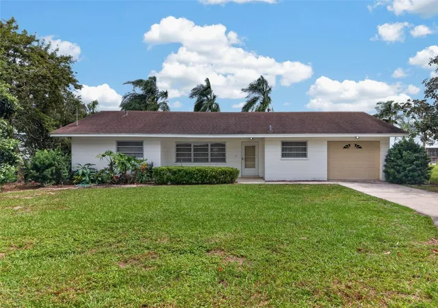 Photo 2 of Single family home for sale at 119 Maxcy Ln, Frostproof, FL 33843 | MLS# TB8554811 | Listing updated on 2026-10-06