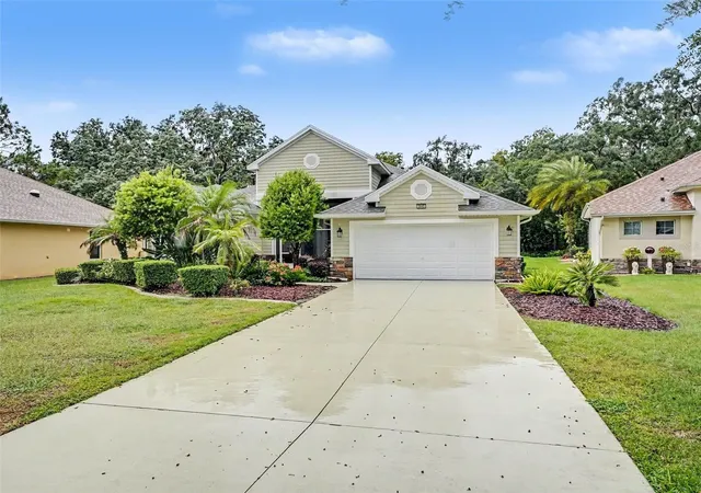 Photo 2 of Single family home for sale at 8045 Waterbury Way, Mount Dora, FL 32757 | MLS# O6447196 | Listing updated on 2026-10-08