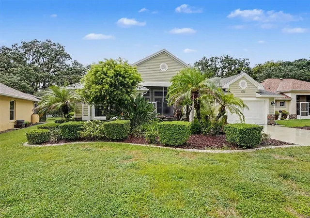 Photo 3 of Single family home for sale at 8045 Waterbury Way, Mount Dora, FL 32757 | MLS# O6447196 | Listing updated on 2026-10-08