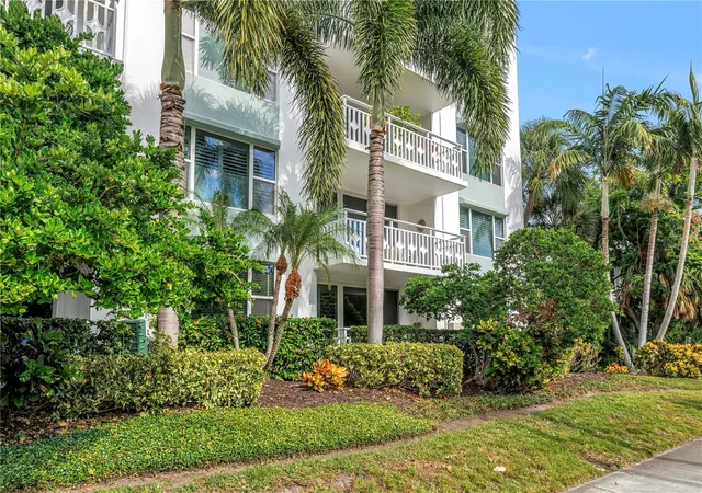 Photo 2 of Condo for sale at 700 Beach Dr Ne #201, Saint Petersburg, FL 33701 | MLS# TB8554821 | Listing updated on 2026-10-20