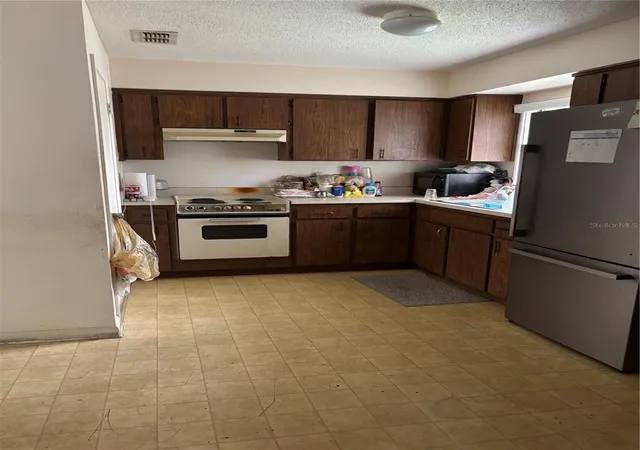 Photo 3 of Single family home for sale at 1615 Blossom Cir E, Lakeland, FL 33805 | MLS# TB8554833 | Listing updated on 2026-10-05
