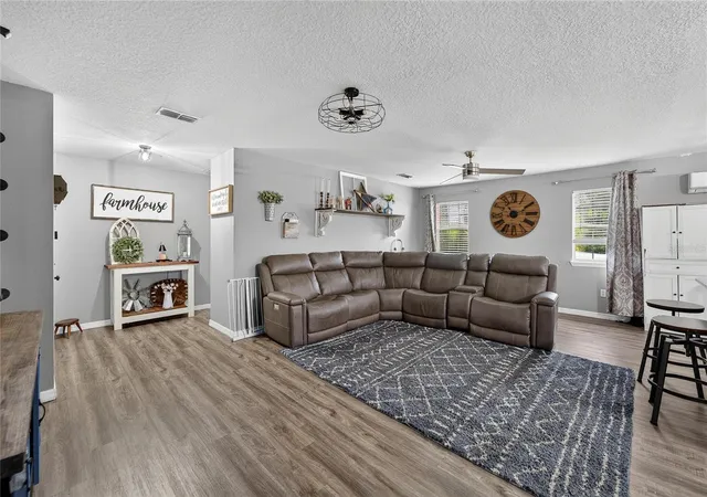 Photo 4 of Single family home for sale at 1257 Drew St, Lakeland, FL 33810 | MLS# TB8554844 | Listing updated on 2026-10-25