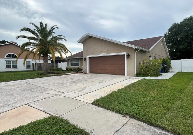 Photo 4 of Single family home for sale at 12005 Misty Brk Ct, Tampa, FL 33635 | MLS# TB8554850 | Listing updated on 2026-10-07