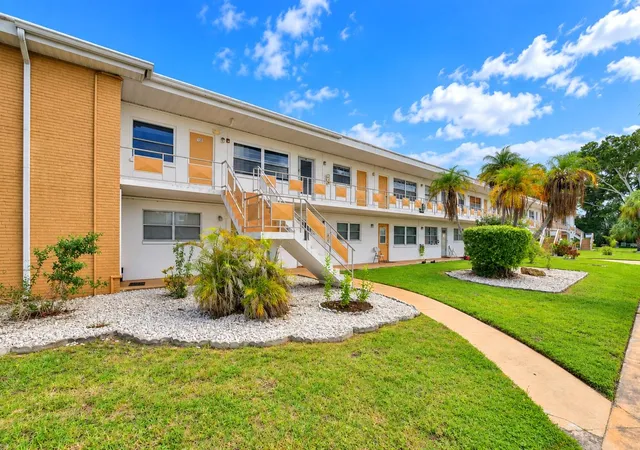 Photo 2 of Condo for sale at 5940 21st Street N #11, Saint Petersburg, FL 33714 | MLS# TB8554852 | Listing updated on 2026-10-17