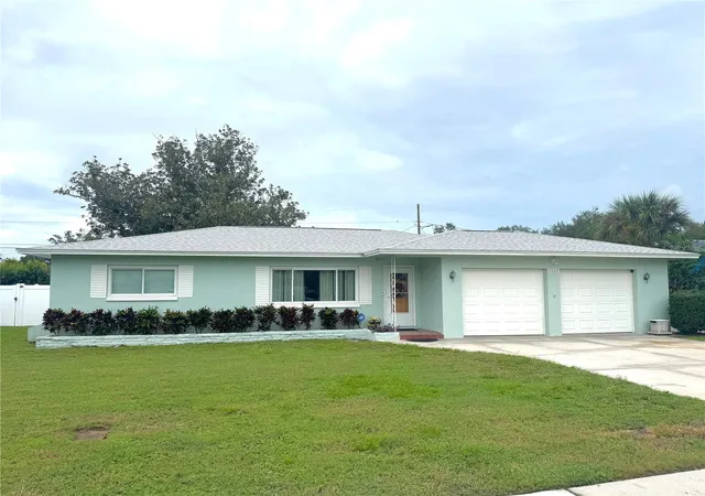 Single family home for sale at 1527 Lakeview Rd, CLEARWATER, FL 33756 | MLS# GC543962