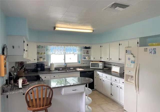 Photo 3 of Single family home for sale at 1527 Lakeview Rd, Clearwater, FL 33756 | MLS# GC543962 | Listing updated on 2026-10-11