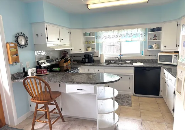 Photo 4 of Single family home for sale at 1527 Lakeview Rd, Clearwater, FL 33756 | MLS# GC543962 | Listing updated on 2026-10-11