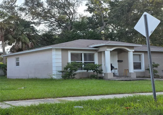 Photo 3 of Single family home for sale at 2120 10th Street S, Saint Petersburg, FL 33705 | MLS# TB8554886 | Listing updated on 2026-10-06