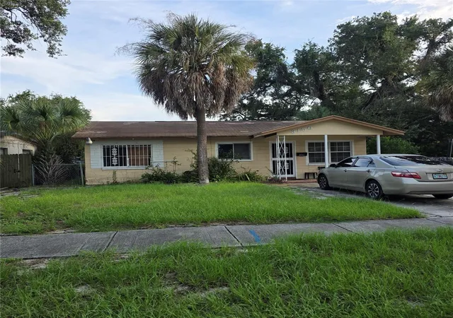 Photo 4 of Single family home for sale at 2120 10th Street S, Saint Petersburg, FL 33705 | MLS# TB8554886 | Listing updated on 2026-10-06