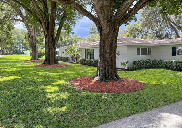 Photo 3 of Single family home for sale at 10 W Lake Hamilton Cir, Winter Haven, FL 33881 | MLS# TB8554887 | Listing updated on 2026-10-05