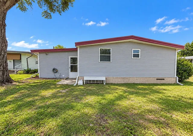 Photo 3 of Manufactured home for sale at 512 Palo Verde Dr, Leesburg, FL 34748 | MLS# G5118634 | Listing updated on 2026-10-08