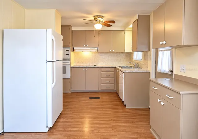 Photo 4 of Manufactured home for sale at 512 Palo Verde Dr, Leesburg, FL 34748 | MLS# G5118634 | Listing updated on 2026-10-08