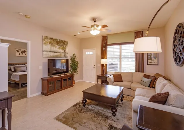 Photo 4 of Single family home for sale at 27239 White Plains Way, Leesburg, FL 34748 | MLS# G5118636 | Listing updated on 2026-10-13