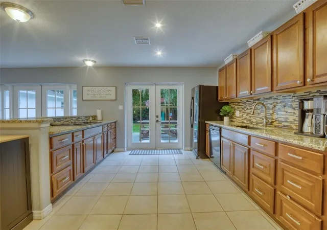 Photo 2 of Single family home for sale at 398 Palm Dr, Oviedo, FL 32765 | MLS# S5158872 | Listing updated on 2026-10-05