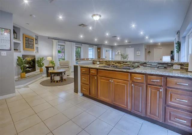 Photo 4 of Single family home for sale at 398 Palm Dr, Oviedo, FL 32765 | MLS# S5158872 | Listing updated on 2026-10-05