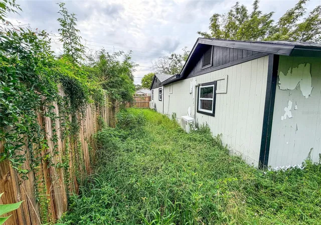 Photo 2 of Single family home for sale at 8308 N Mulberry St, Tampa, FL 33604 | MLS# W7890083 | Listing updated on 2026-10-05