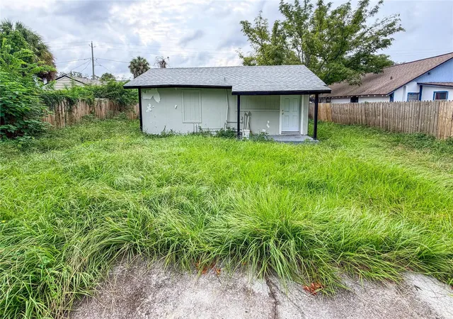 Photo 3 of Single family home for sale at 8308 N Mulberry St, Tampa, FL 33604 | MLS# W7890083 | Listing updated on 2026-10-05
