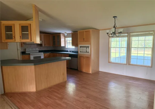 Photo 3 of Manufactured home for sale at 17131 Nw 83rd Court, Trenton, FL 32693 | MLS# OM733450 | Listing updated on 2026-10-08