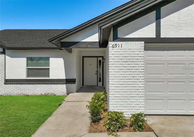 Photo 2 of Single family home for sale at 6911 Crescent Ridge Rd, Orlando, FL 32810 | MLS# O6447238 | Listing updated on 2026-10-11