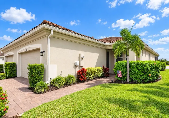 Photo 4 of House for sale at 11598 Alessandro Ln, Venice, FL 34293 | MLS# N6146056 | Listing updated on 2026-10-08