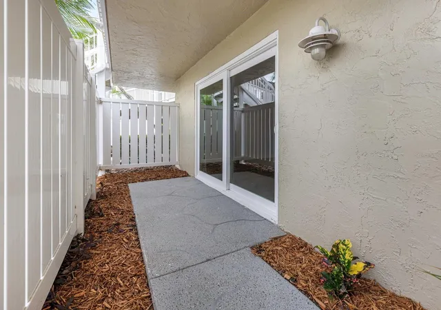 Photo 4 of Condo for sale at 433 S Paula Dr #10, Dunedin, FL 34698 | MLS# O6447244 | Listing updated on 2026-10-06