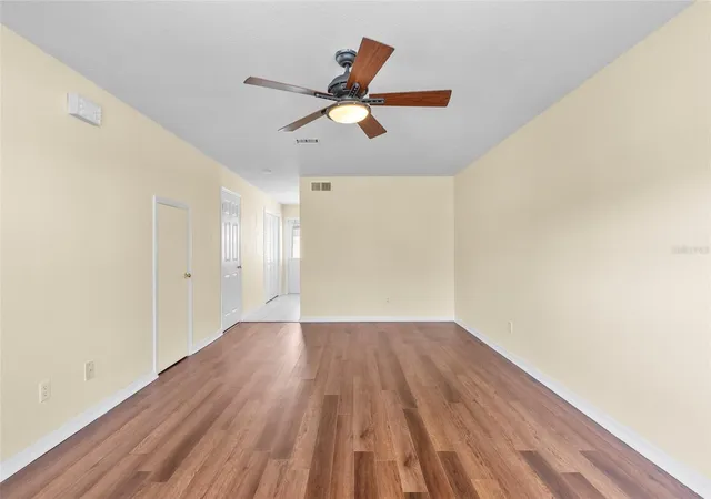 Listing Photo 4 - Condo for sale in building located at 37308 Embassy Park Ln, Dade City, FL 33525 - Unit #2