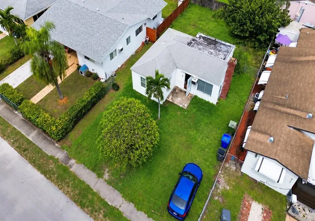 Photo 3 of Single family home for sale at 2607 Adams St, Hollywood, FL 33020 | MLS# TB8554917 | Listing updated on 2026-10-05