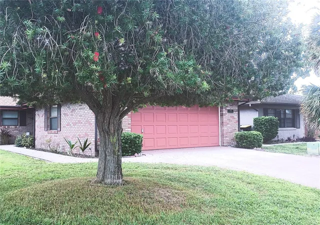 Single family home for sale at 575 Saint Andrews Rd, WINTER HAVEN, FL 33884 | MLS# L4965545