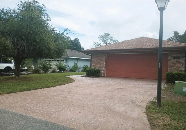 Photo 2 of Single family home for sale at 575 Saint Andrews Rd, Winter Haven, FL 33884 | MLS# L4965545 | Listing updated on 2026-10-06