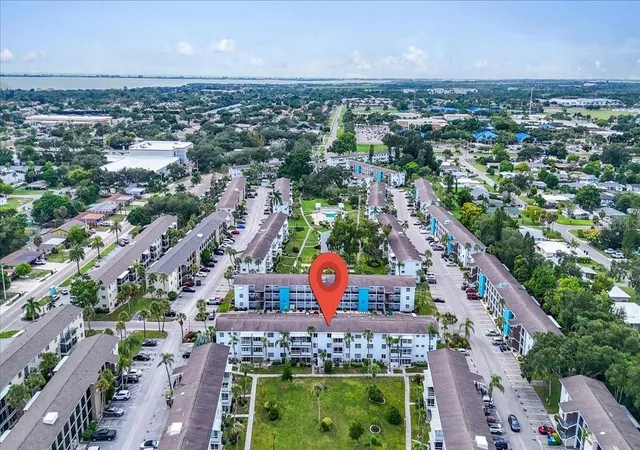 Photo 3 of Condo for sale at 5883 Garden Ln #H1, Bradenton, FL 34207 | MLS# A4708472 | Listing updated on 2026-10-07