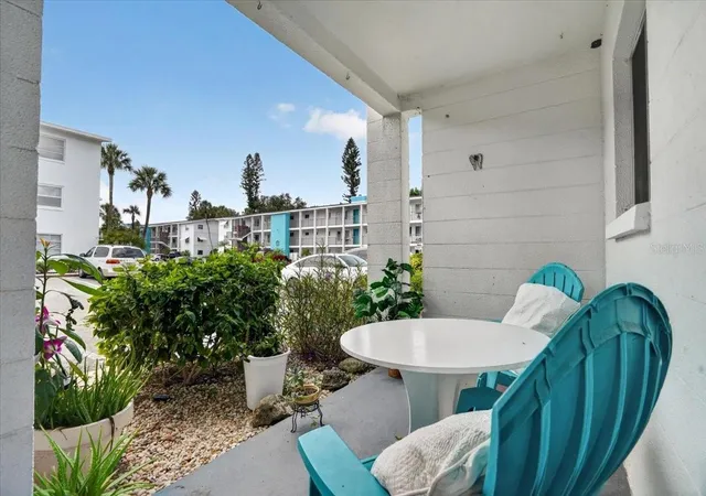 Listing Photo 4 - Condo for sale in building located at 5883 Gdn Ln, BRADENTON, FL 34207 - Unit #H1