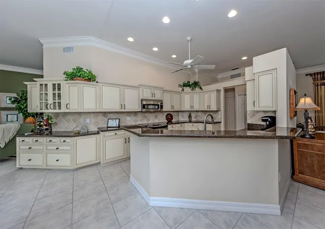Photo 3 of Single family home for sale at 2009 Tocobaga Ln, Nokomis, FL 34275 | MLS# N6146058 | Listing updated on 2026-10-08