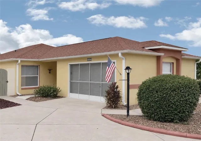 Single family home for sale at 1318 Balboa Ct, Lady Lake, FL 32159 | MLS# G5118646