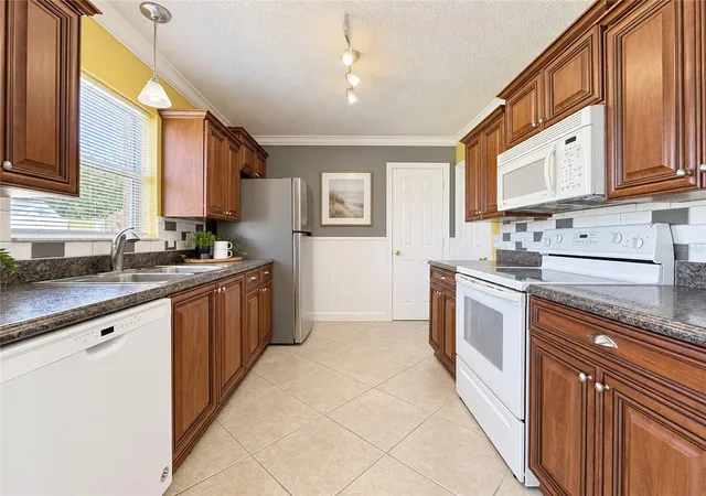 Photo 4 of House for sale at 1318 Balboa Ct, Lady Lake, FL 32159 | MLS# G5118646 | Listing updated on 2026-10-11