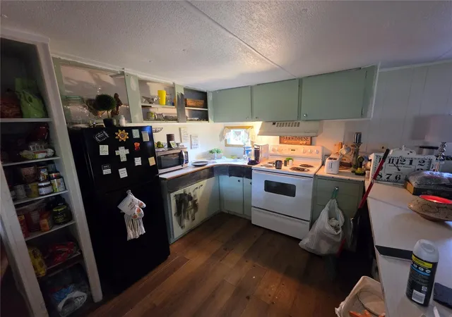 Photo 3 of Manufactured home for sale at 38202 Ruth Ave, Zephyrhills, FL 33540 | MLS# TB8554931 | Listing updated on 2026-10-09