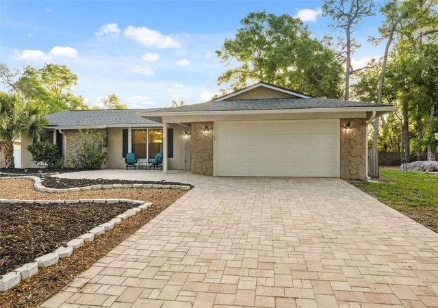 Photo 4 of Single family home for sale at 2141 Brent Pl, Palm Harbor, FL 34683 | MLS# TB8554938 | Listing updated on 2026-10-09
