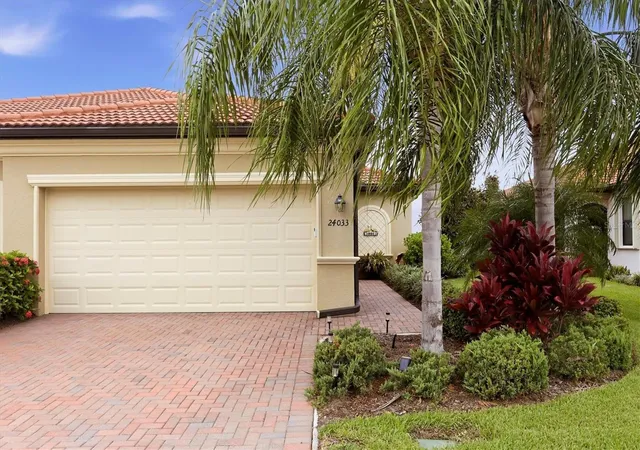 Photo 3 of House for sale at 24033 Canterwood Way, Venice, FL 34293 | MLS# N6146059 | Listing updated on 2026-10-22