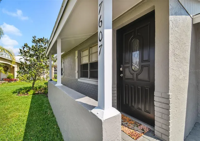 Photo 3 of Single family home for sale at 7607 Woodland Oaks Ct, Tampa, FL 33615 | MLS# TB8554946 | Listing updated on 2026-10-05