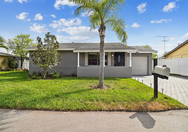 Photo 4 of Single family home for sale at 7607 Woodland Oaks Ct, Tampa, FL 33615 | MLS# TB8554946 | Listing updated on 2026-10-05