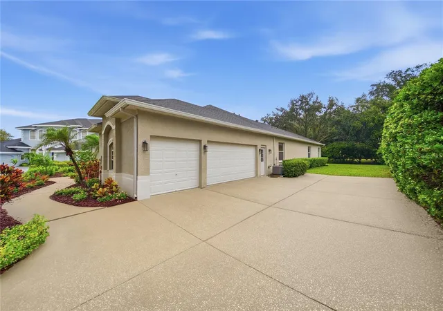 Photo 4 of Single family home for sale at 4034 Executive Dr, Palm Harbor, FL 34685 | MLS# TB8554964 | Listing updated on 2026-10-10
