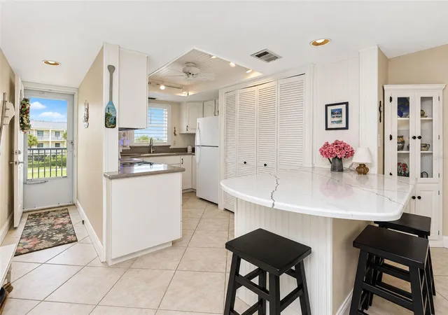 Listing Photo 5 - Condo for sale in building located at 2700 N Bch Rd, ENGLEWOOD, FL 34223 - Unit #A105
