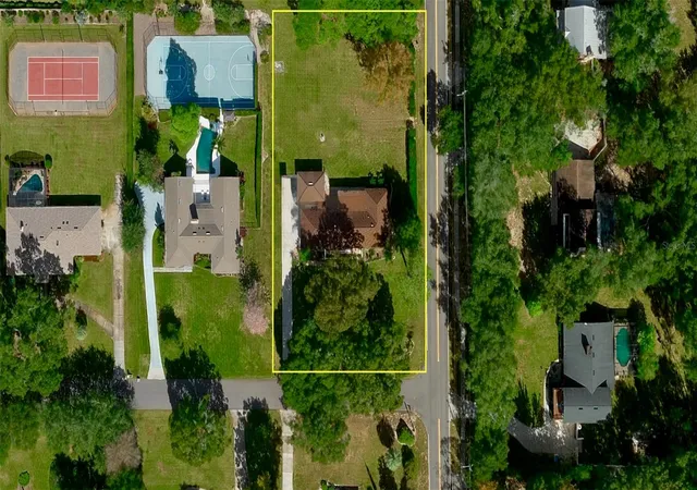 Photo 1 of Single family home for sale at 9601 Ambleside Dr, Windermere, FL 34786 | MLS# O6447280 | Listing updated on 2026-10-22
